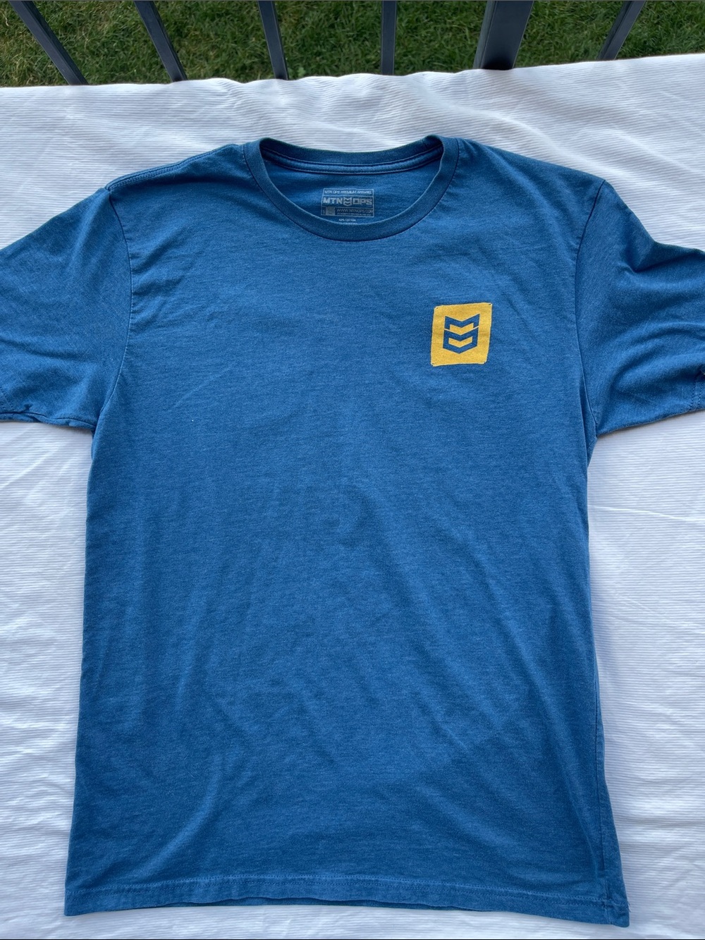 MTN OPS Mens Blue Sunset Graphic Logo T-Shirt Large Short Sleeve Heathered Tee
